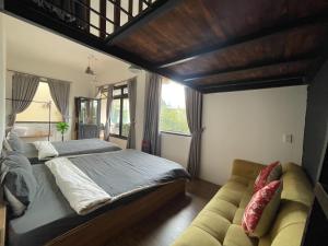 Viewfinder House