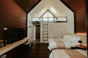 Grey Rock Mountain Cabin w Jacuzzi