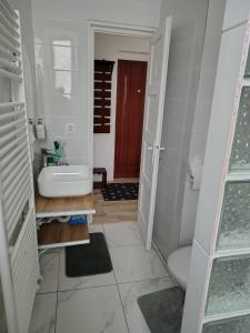 Central Apartment near Piatra Singuratică - Bălan