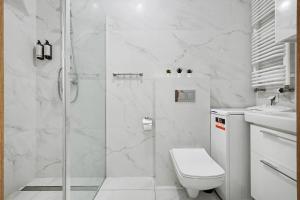 Luxury 2-room apartment with a beautiful city view - Mennica Residence