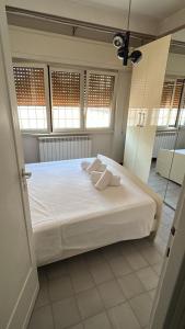 Seaside Apartment with Private Pool and Parking, Anzio