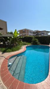 Seaside Apartment with Private Pool and Parking, Anzio