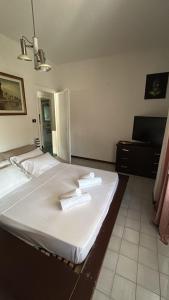 Seaside Apartment with Private Pool and Parking, Anzio