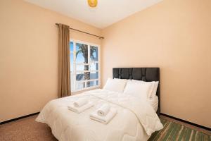 Spacious Apart in a Villa - 3 min to Beach