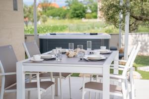 Beachfront Reiterer Villa V3 with Jacuzzi 30 meters from the Beach - CROWONDER LUXURY RENT