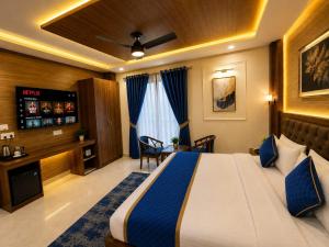 Hotel Aura Bellamonts Near Delhi Airport- Free Airport PickUp & , Breakfast & Dinner Complementary