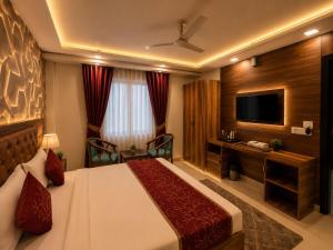 Hotel Aura Bellamonts Near Delhi Airport- Free Airport PickUp & , Breakfast & Dinner Complementary
