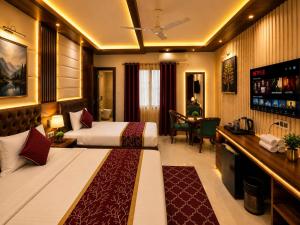 Hotel Aura Bellamonts Near Delhi Airport- Free Airport PickUp & , Breakfast & Dinner Complementary
