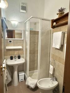 Sea-View Garden Apartment, Central and Peaceful