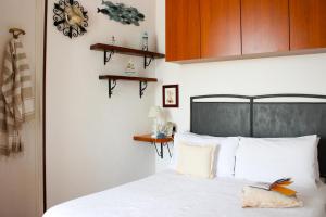 Sea-View Garden Apartment, Central and Peaceful