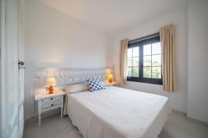 Apartamento Ivet con piscina comunitaria y a pie de la playa