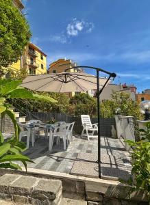 Sea-View Garden Apartment, Central and Peaceful