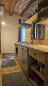 Heritage Apartments in Senj, Villa Podnehaj - Antique Style, free parking