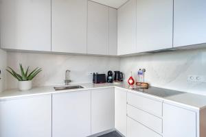 Horizon Quarteira 1BR beachfront, pool