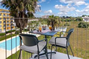 Horizon Quarteira 1BR beachfront, pool