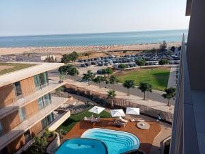 Horizon Quarteira 1BR beachfront, pool