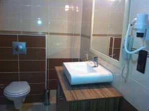 TJs Hotel