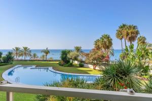 Elegant Beachfront Apartment