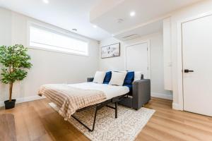 Luxury Private King Guest Suite Near Downtown Calgary Free Parking High Speed WiFi Air Conditioning Self Check In