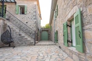 Dervisia Stonehouse 2