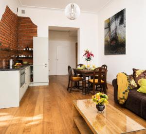 Old Town Brigue Apartment by Otium