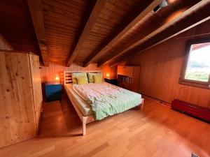 Spacious, Central 4 Bedroom Apt - 1 min from Train