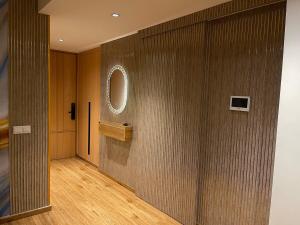 Luxury Cozy Room Pool & Gym 10mins from Airport