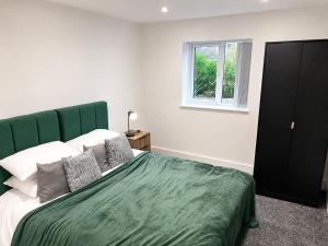 Modern Flat Close to EMA Airport 3