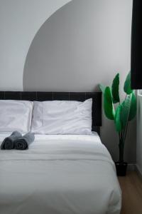 Black White 3BR Condo near Taiping Lake Garden Zoo with Netflix WiFi