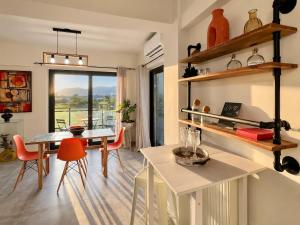 Lykovrysi - Modern Apartment Near Athens by ΜΡS