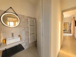 Lykovrysi - Modern Apartment Near Athens by ΜΡS