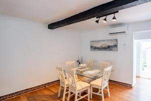 Cubos Coin Center Terrace House