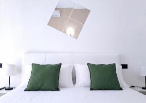 Bright & Sunny Apartment with Air Conditioning