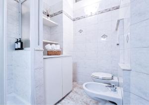 Bright & Sunny Apartment with Air Conditioning
