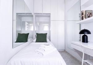 Bright & Sunny Apartment with Air Conditioning