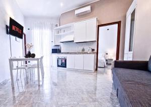 Bright & Sunny Apartment with Air Conditioning