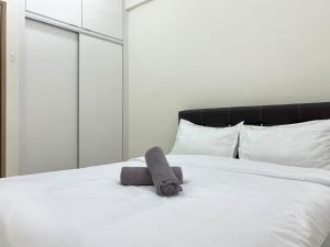 Comfy 2BR Condo with Swimming Pool & Free WiFi Netflix near Lake Garden Zoo