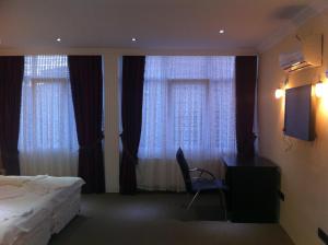 TJs Hotel