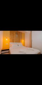 Calmio Athens 1