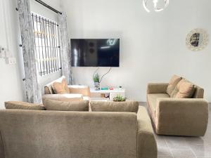 Newly Renovated Villa Near Beach & Amenities