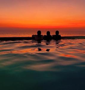 REEF HOUSE BACNOTAN beige sand beach front with Swimming pool