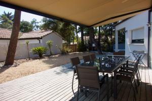 Villa Pinède 800m from Beach Private Jacuzzi Pine Forest Sleeps 8