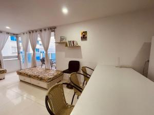 Low Cost Tranquilo apartamento con vista a la playa piso 14