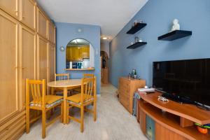 Spacious studio, terrace, pool, elevator, beaches