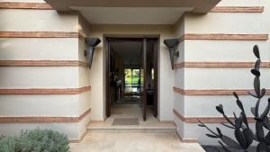 Luxury Villa with Pool, Staff & View