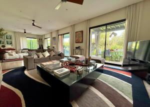 Luxury Villa with Pool, Staff & View