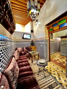 Entire Cozy Riad-Fez Medina Guest House with Rooftop