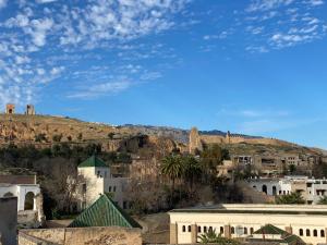 Entire Cozy Riad-Fez Medina Guest House with Rooftop