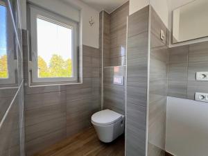 Bright, panoramic apartment with mountain views