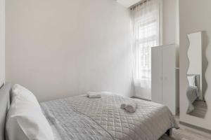 Superb Downtown Szimpla Kert Apartment with 3 ACs